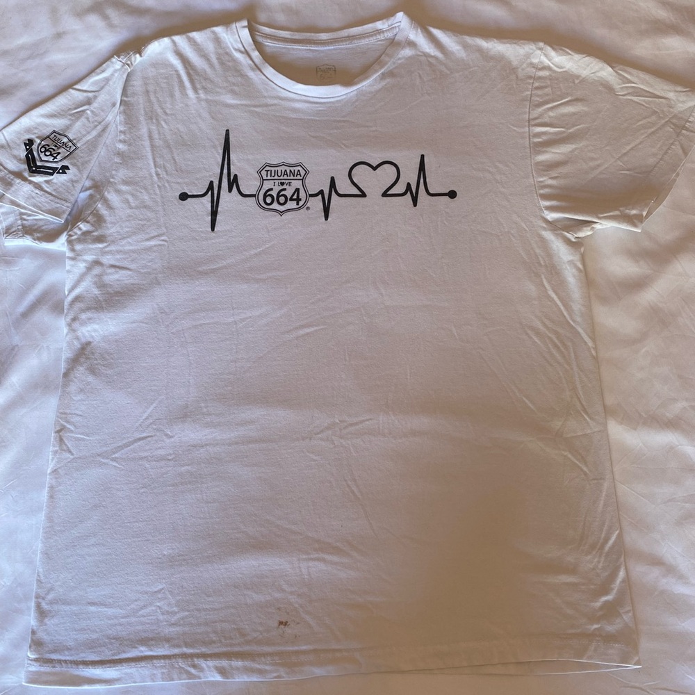 Tijuana 664 White Graphic T-Shirt with Heartbeat Design size L